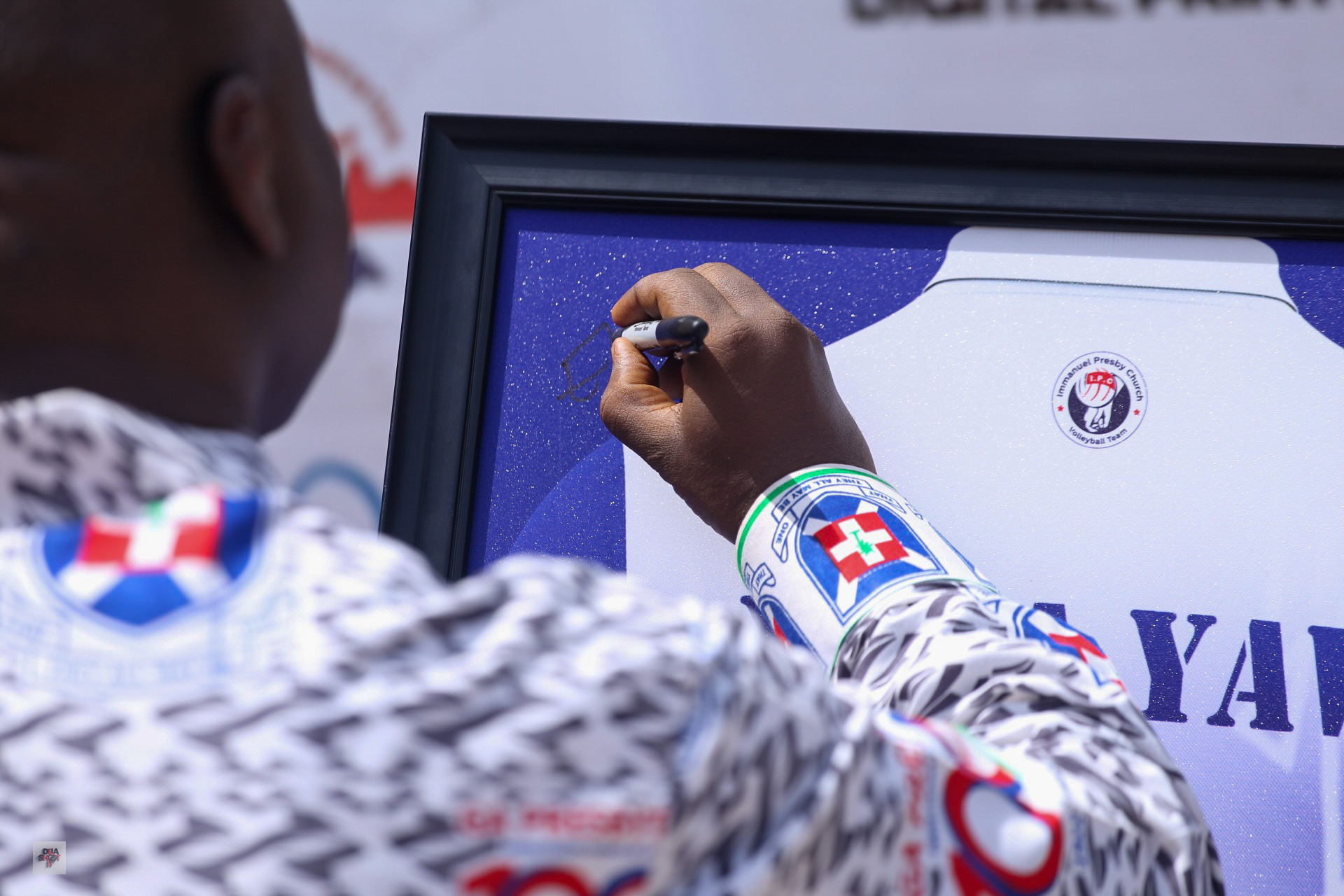 Teammates sign the commemorative jersey