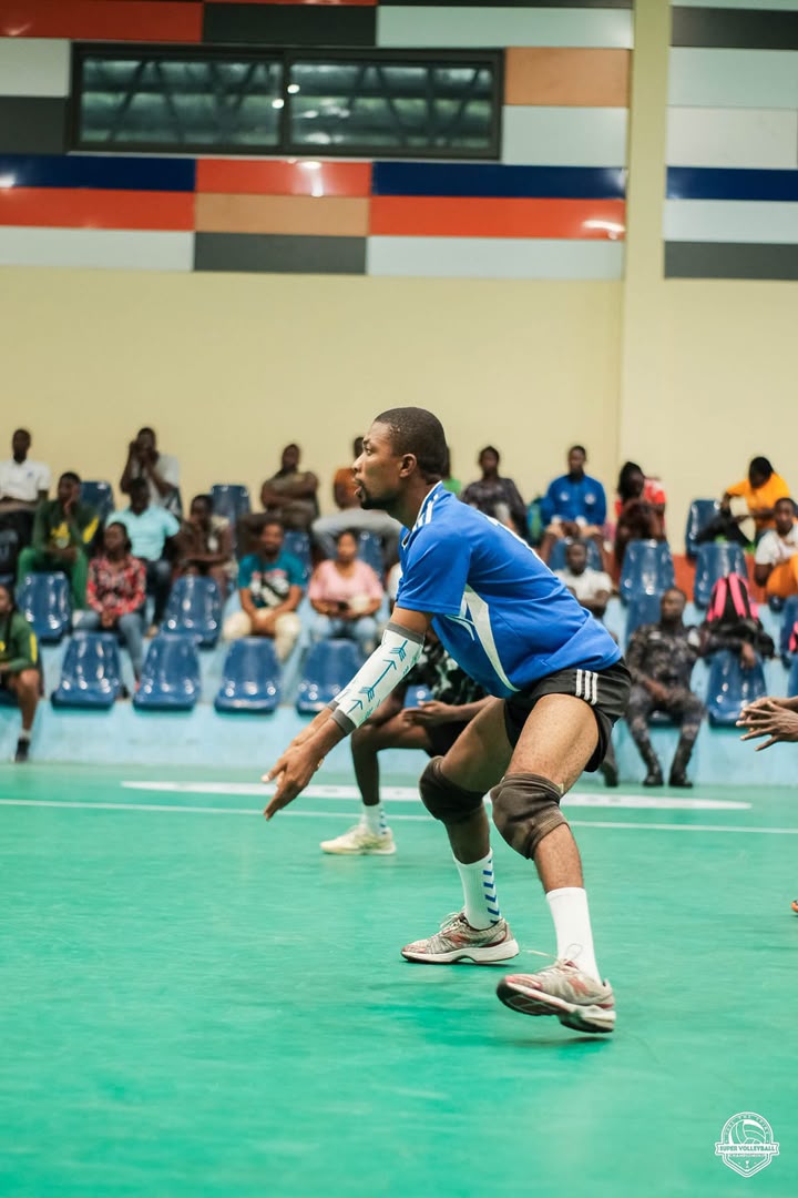 Ebenezer Gabson Gakpo playing libero for IPC Volleyball Club during a volleyball match